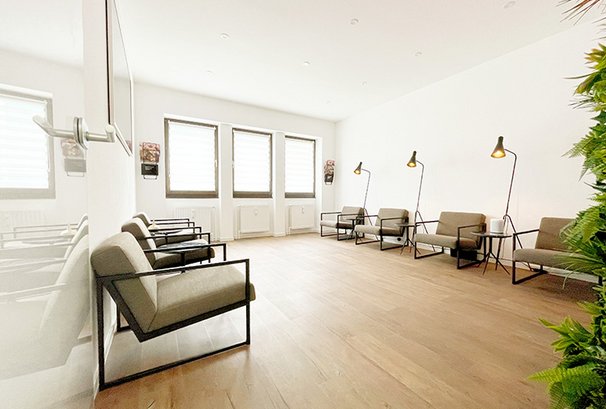 Faltenunterspritzung, California Skin Koblenz Wartezimmer